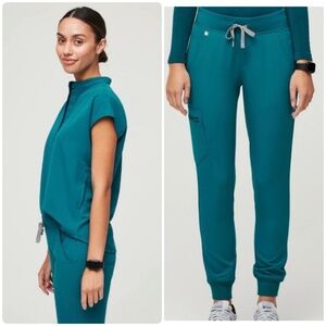 Figs Rafaela Oversized Top & Zamora Jogger Scrub Set